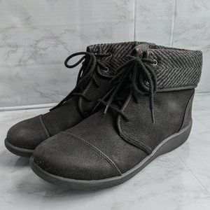 Clarks Cloudsteppers black booties